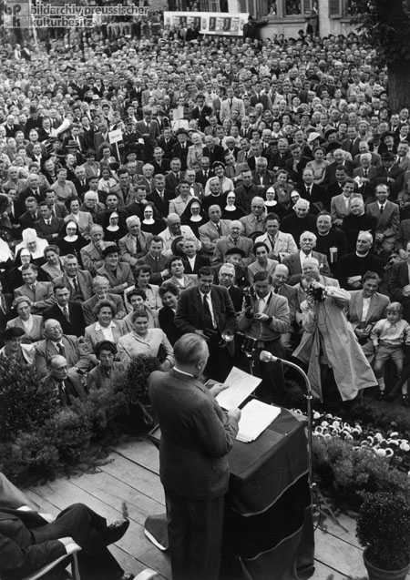 Federal Chancellor Adenauer Starts his Election Campaign in Heppenheim (Summer 1953)